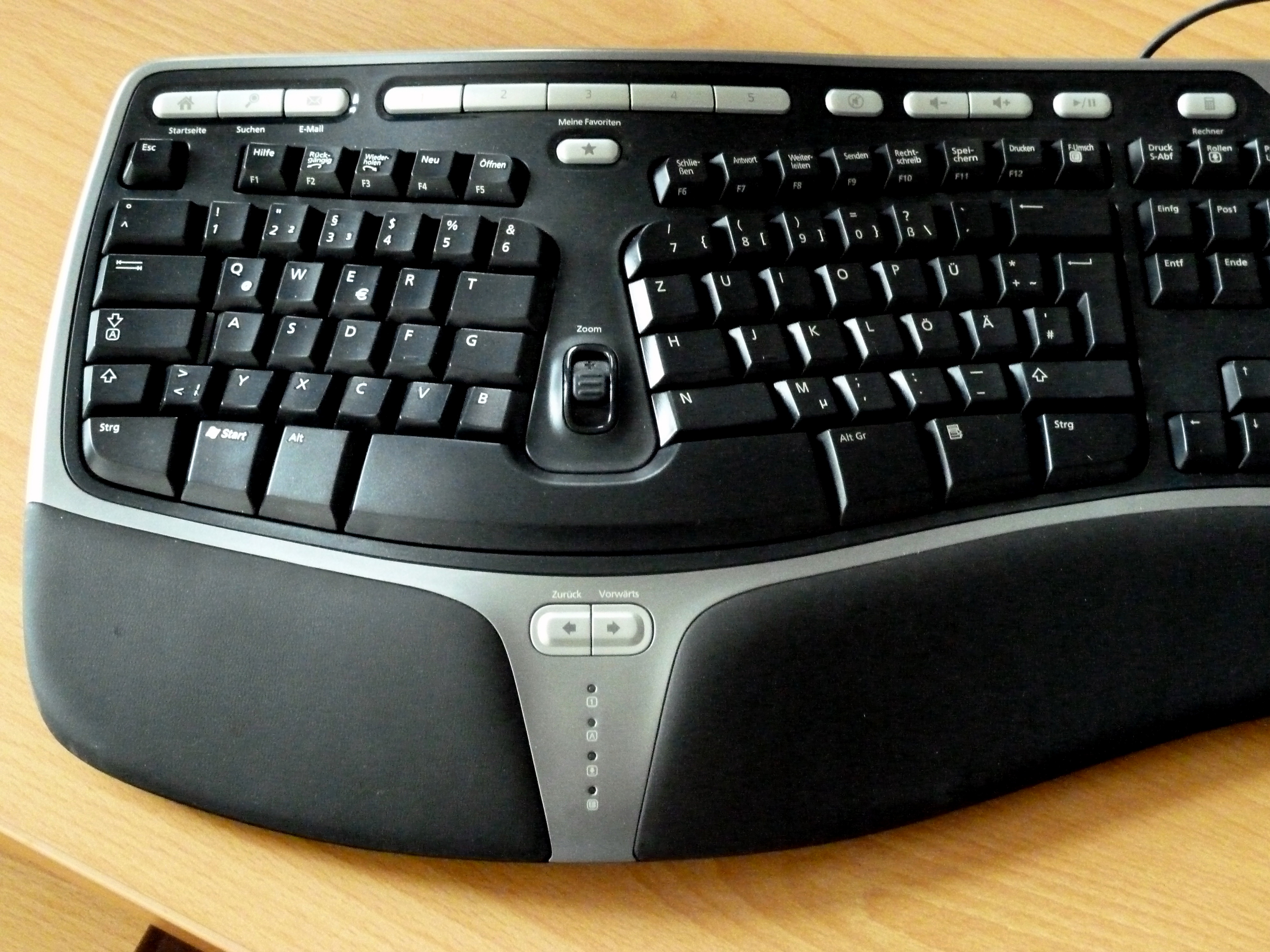 Abbild einer ergonomische PC-Tastatur