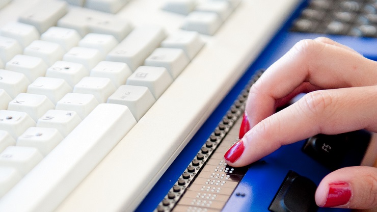 Braillezeile mit Tastatur