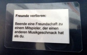 Freundschaftskarte mit Aufschrift: Freunde verlieren: Beende eine Freundschaft zu einem MItspieler der nicht den gleichen Musikgeschmack hat