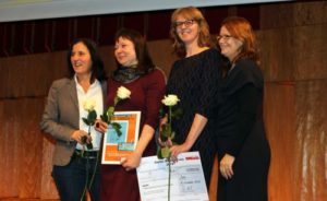 Christine Ketzer und Susanne Böhmig bei der Preisverleihung des Baacke-Preises 2015