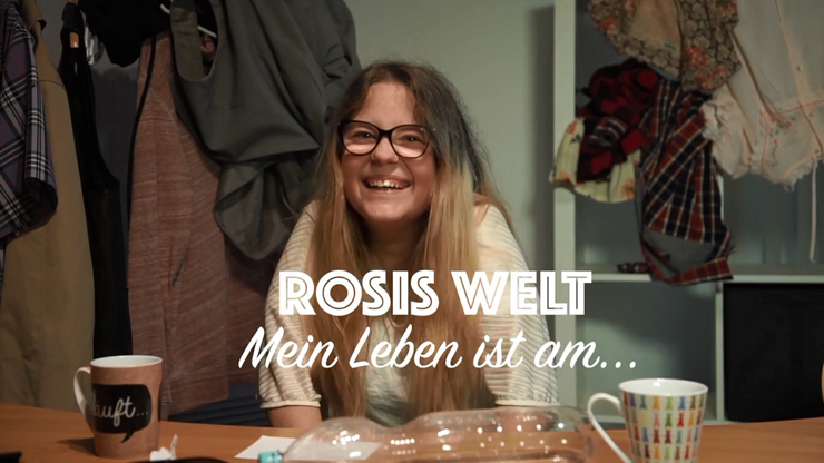 Screenshot aus Film Rosi Welt: Lachende Junge Frau. Titel: Rosis Welt - Mein Leben ist am...