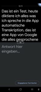 Screenshot der App Automatische Transkription mit einem diktierten Test-Text. Das Fenster, um die Antwort als schriftlichen Text einzutippen ist geöffnet. 