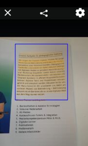 Screenshot: Mit der App ScanPen wurde ein Textabschnitt fotografiert und mit dem Finger der Textbereich markiert, der vorgelesen werden soll. 