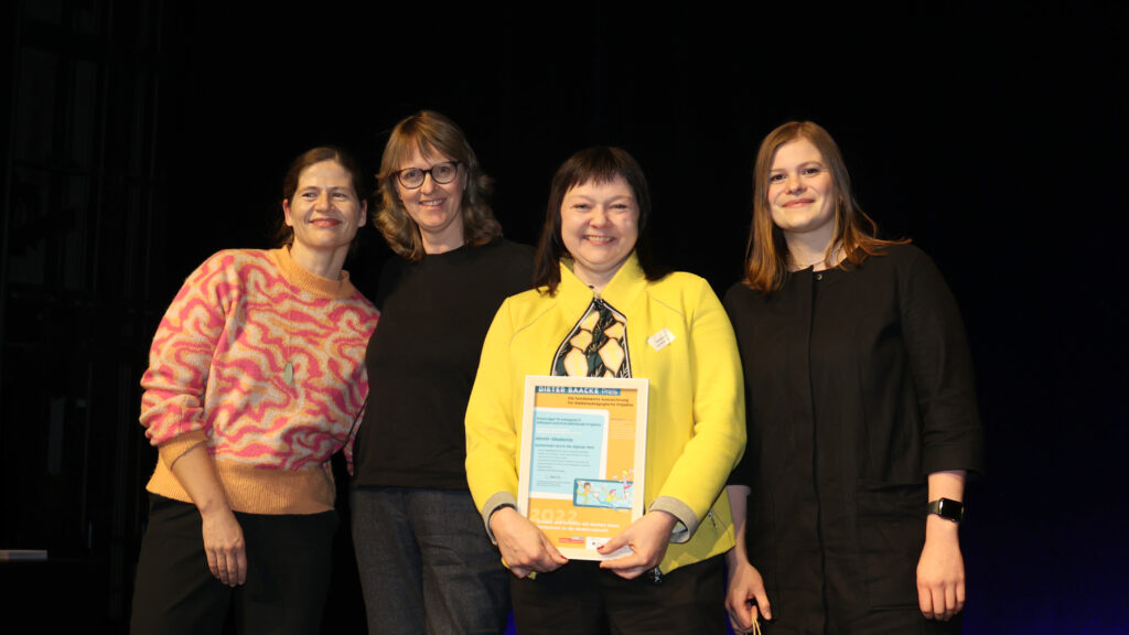 Carola, Susanne, Christine und Lidia mit dem Dieter-Baacke-Preis.