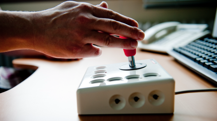 Hand bedient alternativen Eingabecontroller für Menschen mit Behinderung