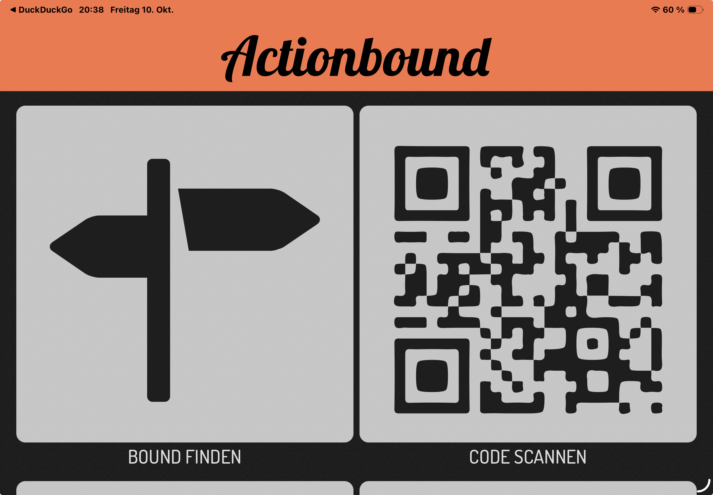 Startbildschirm der Actionbound-App mit Logo und Symbolen für QR-Code und Wegweiser